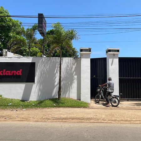 Hôtel Pink Land à Beruwala Extérieur photo