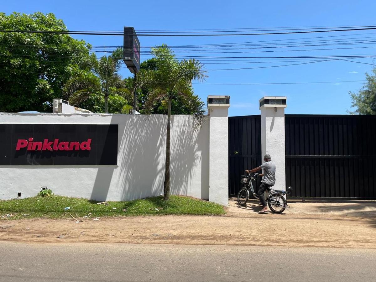 Hôtel Pink Land à Beruwala Extérieur photo